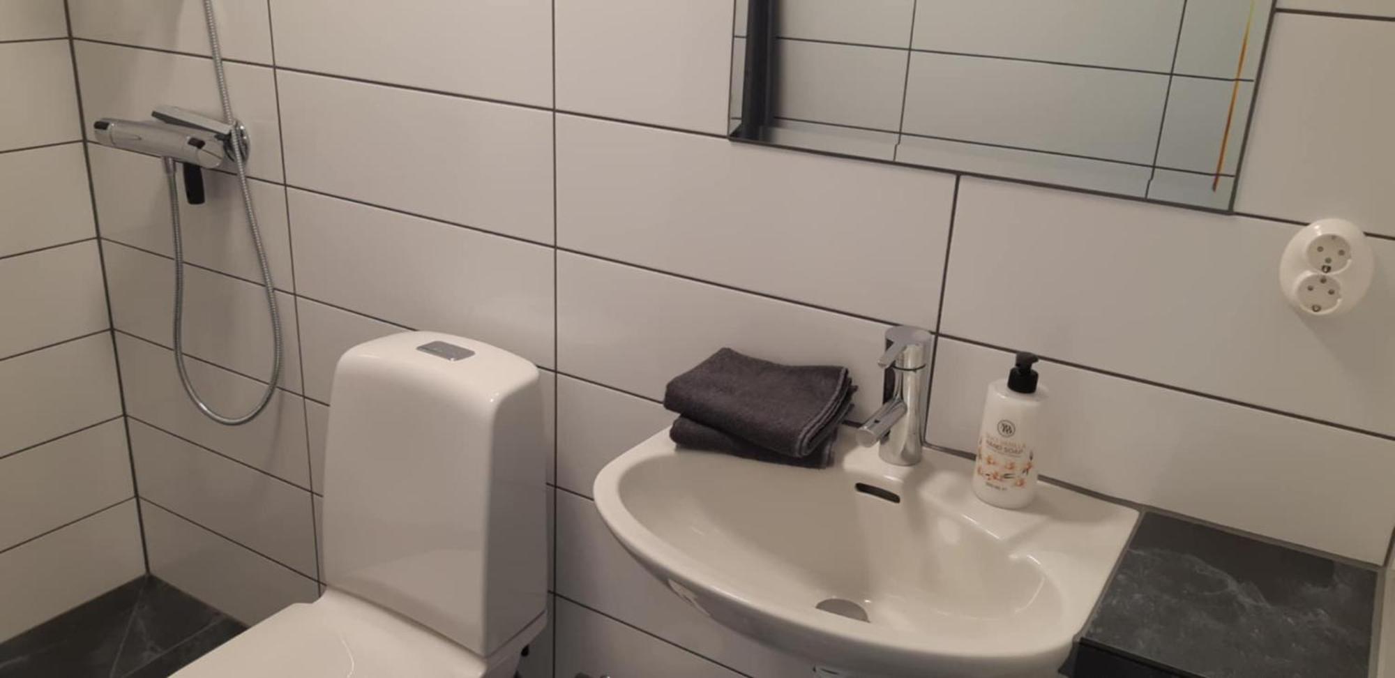 Bjoerkaengs Vandrarhem Tvaaker Bagian luar foto